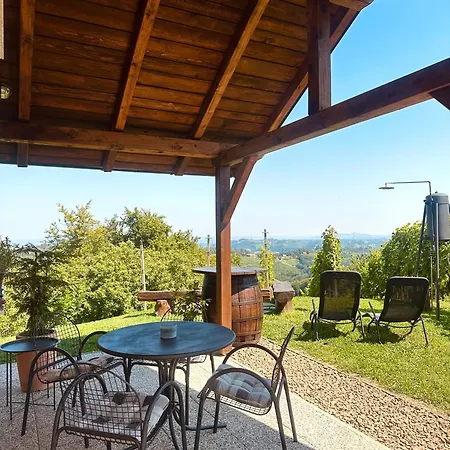 House Tomajna Hébergement de vacances