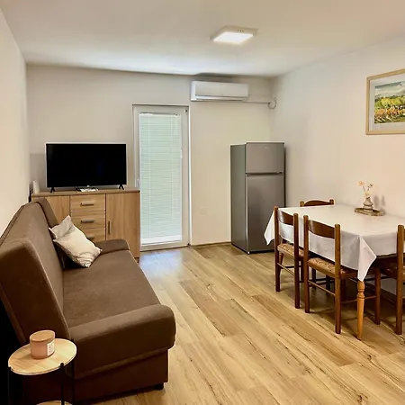 House Tomajna Nyaraló *