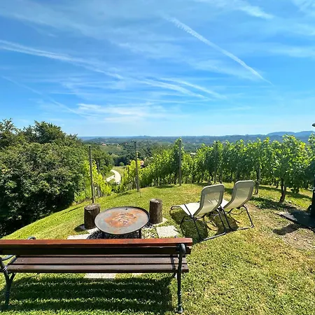 בית נופש Tomajna Vineyard